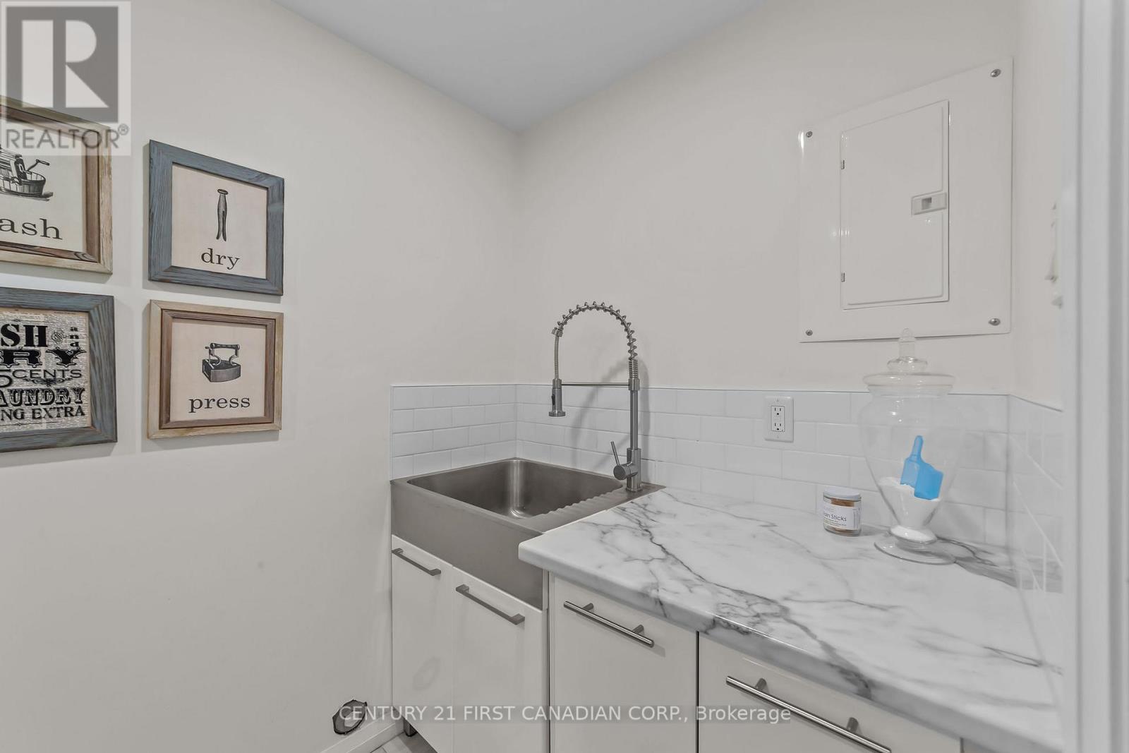 142 Main Street, Lucan Biddulph, Ontario  N0M 2J0 - Photo 23 - X12327051
