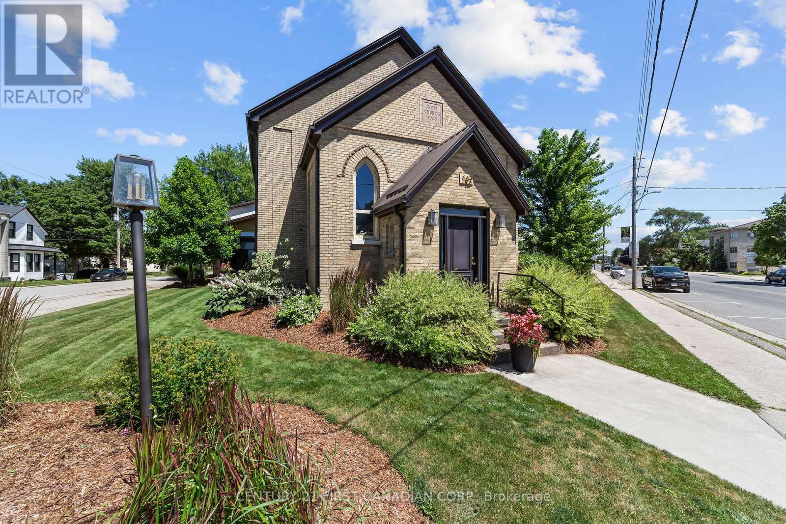 142 Main Street, Lucan Biddulph, Ontario  N0M 2J0 - Photo 3 - X12327051