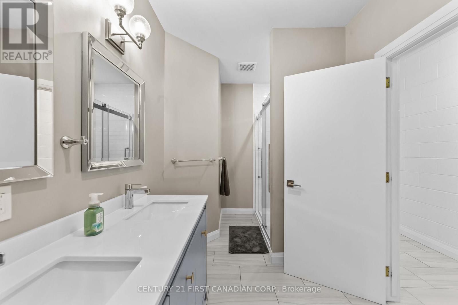 142 Main Street, Lucan Biddulph, Ontario  N0M 2J0 - Photo 33 - X12327051