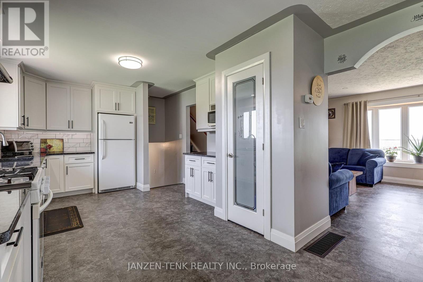 10408 Rogers Road, Malahide, Ontario  N5H 2R6 - Photo 13 - X12327062