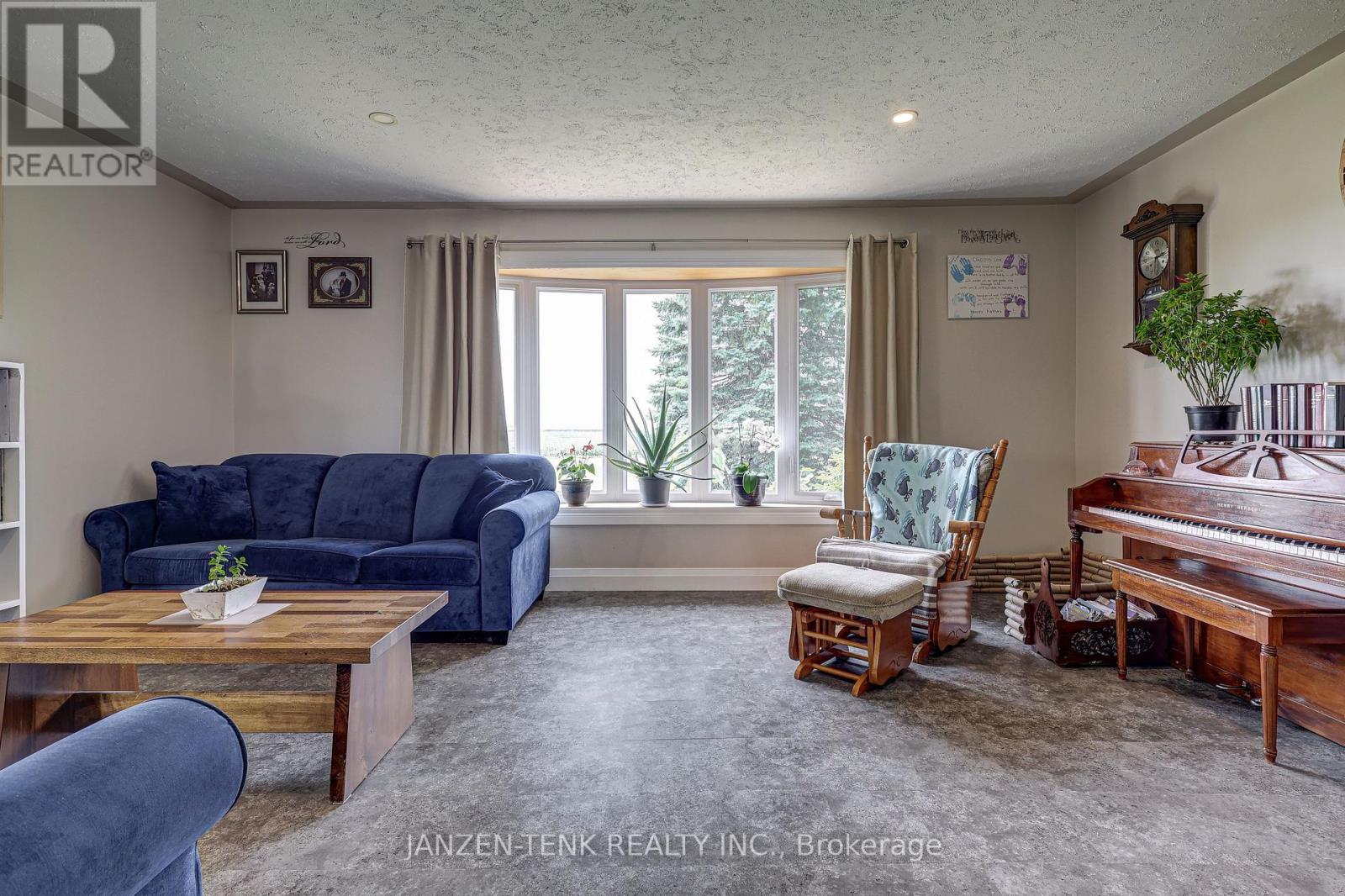 10408 Rogers Road, Malahide, Ontario  N5H 2R6 - Photo 16 - X12327062
