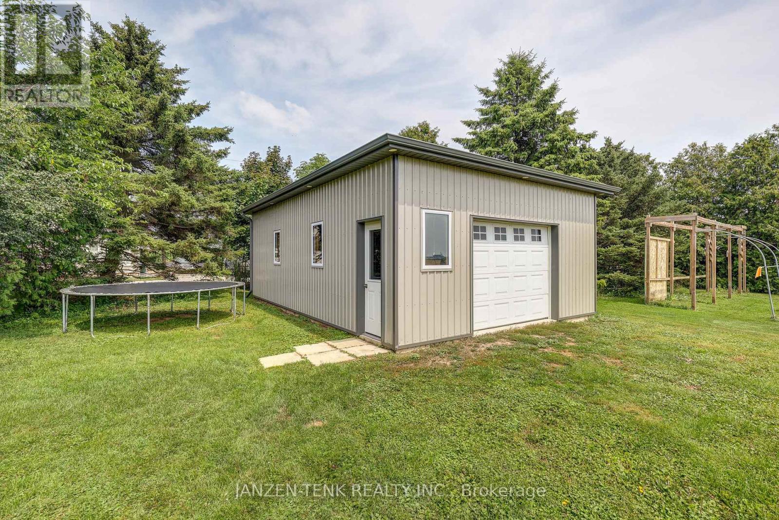 10408 Rogers Road, Malahide, Ontario  N5H 2R6 - Photo 6 - X12327062