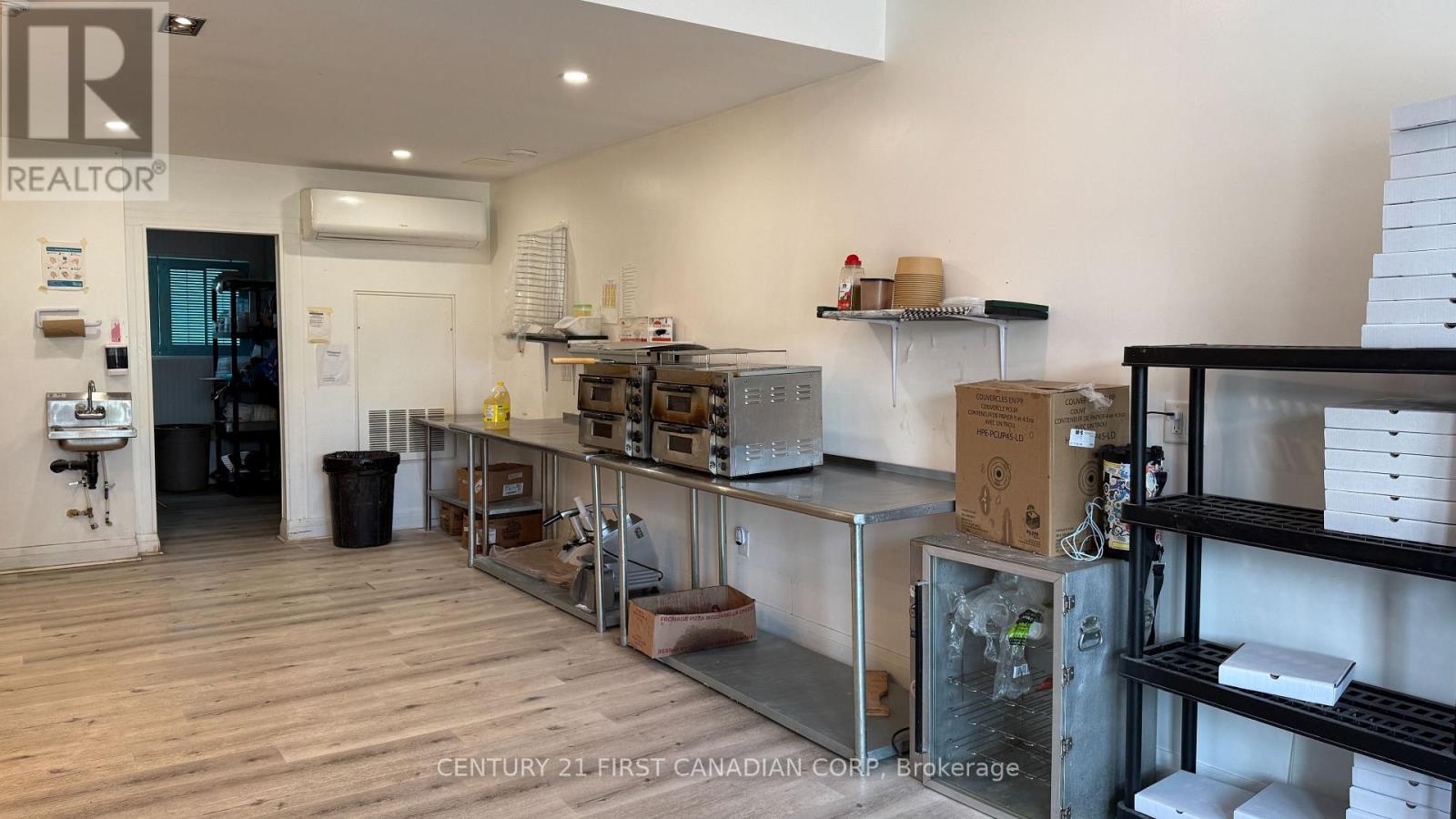 204 Carlow Road, Central Elgin, Ontario  N5L 1C5 - Photo 11 - X12327101