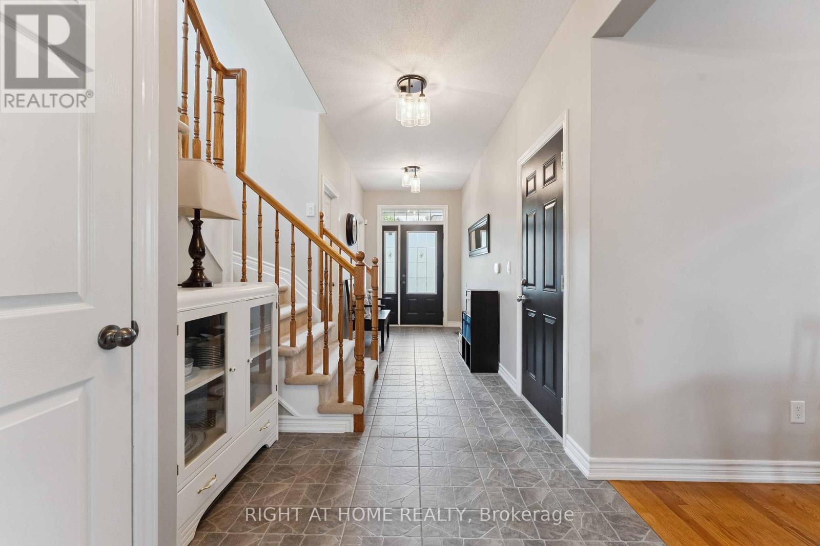 Property at 220 CELTIC RIDGE CRESCENT image 3