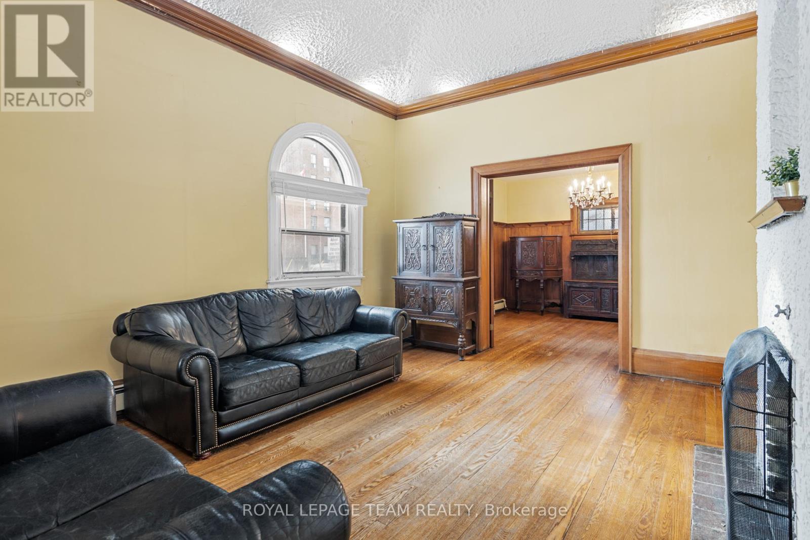 Property at 334 QUEEN ELIZABETH DRIVE image 5