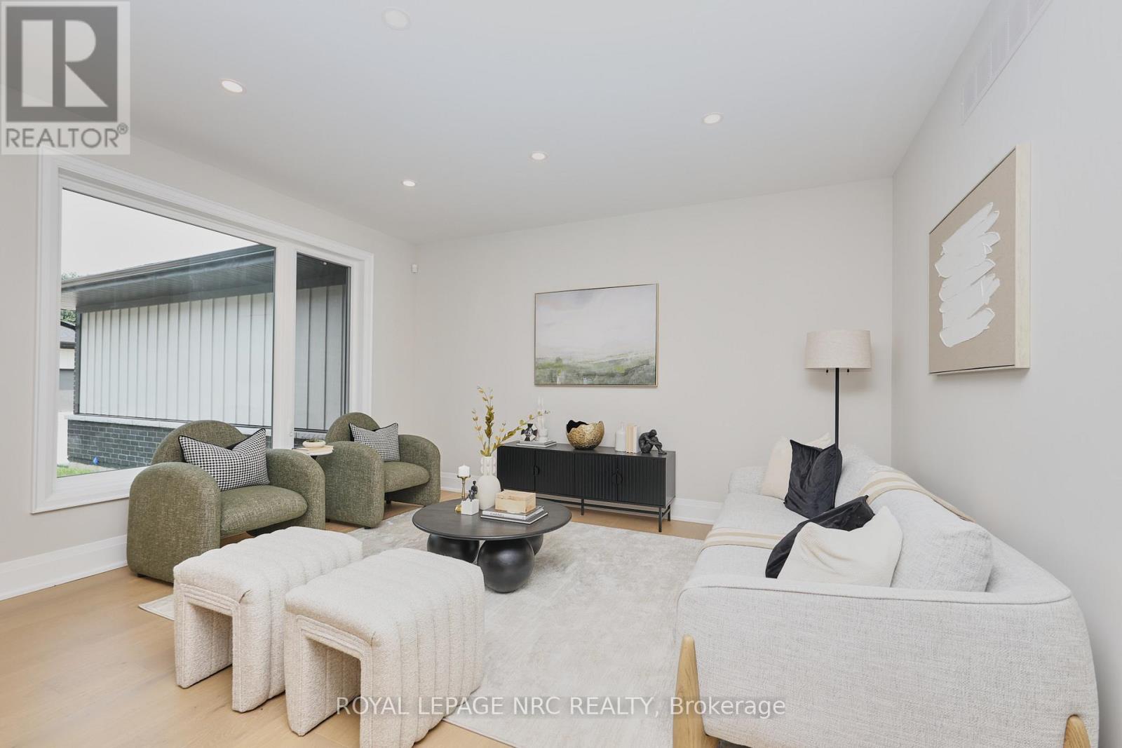 12 Accursi Crescent, Pelham, Ontario  L0S 1E2 - Photo 4 - X12327048