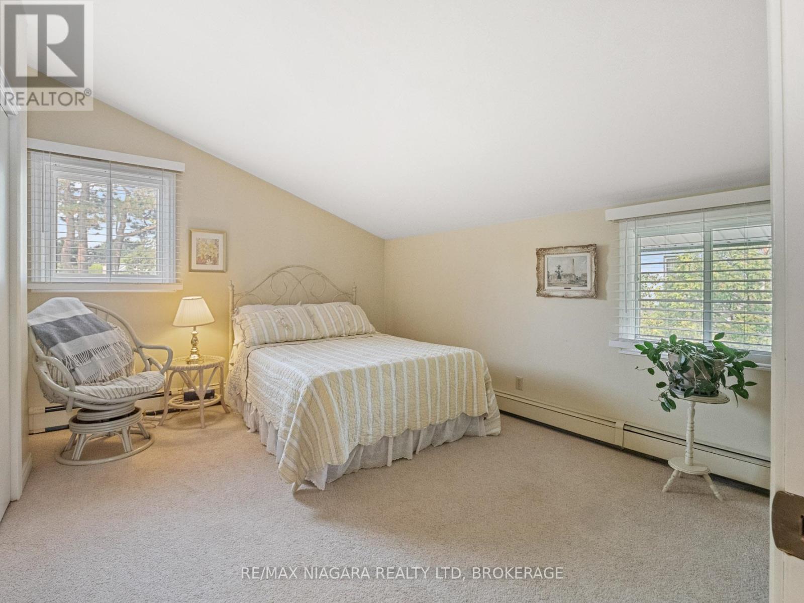 735 Niagara Boulevard, Fort Erie (Central), Ontario  L2A 3J2 - Photo 18 - X12327210