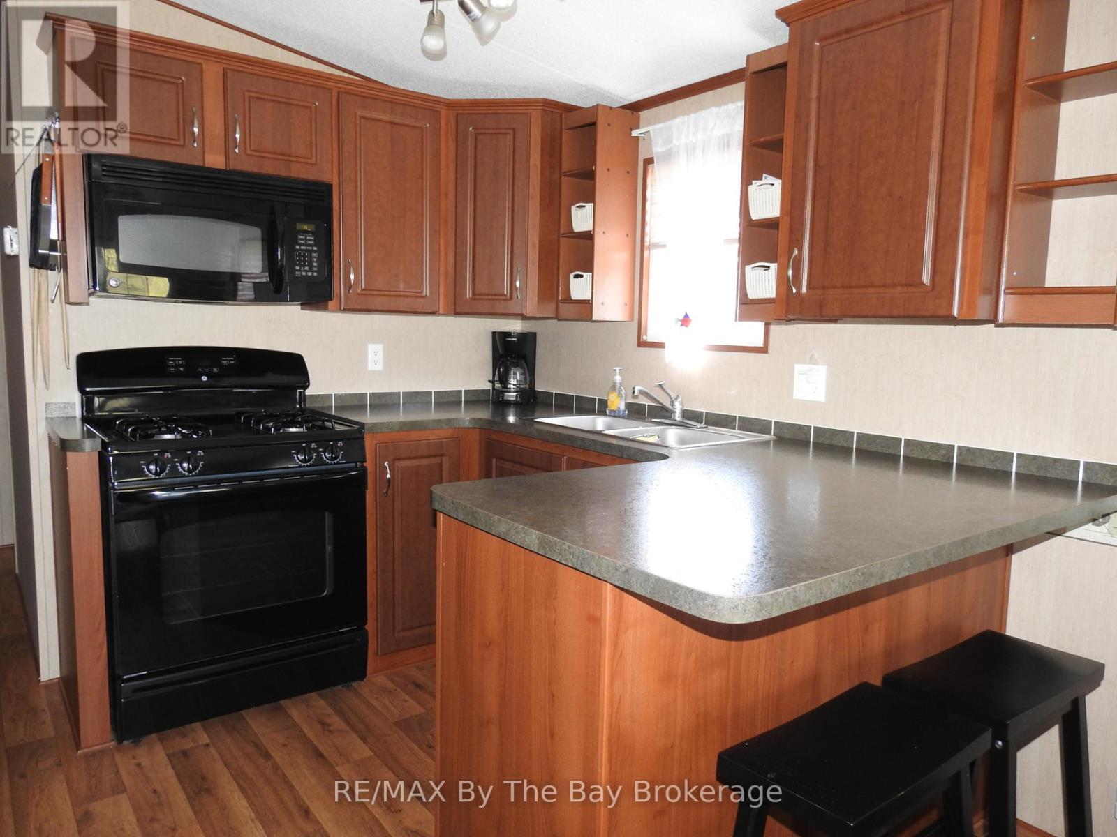 10 Chippewa Trail, Wasaga Beach, Ontario  L9Z 1X7 - Photo 8 - S12327134