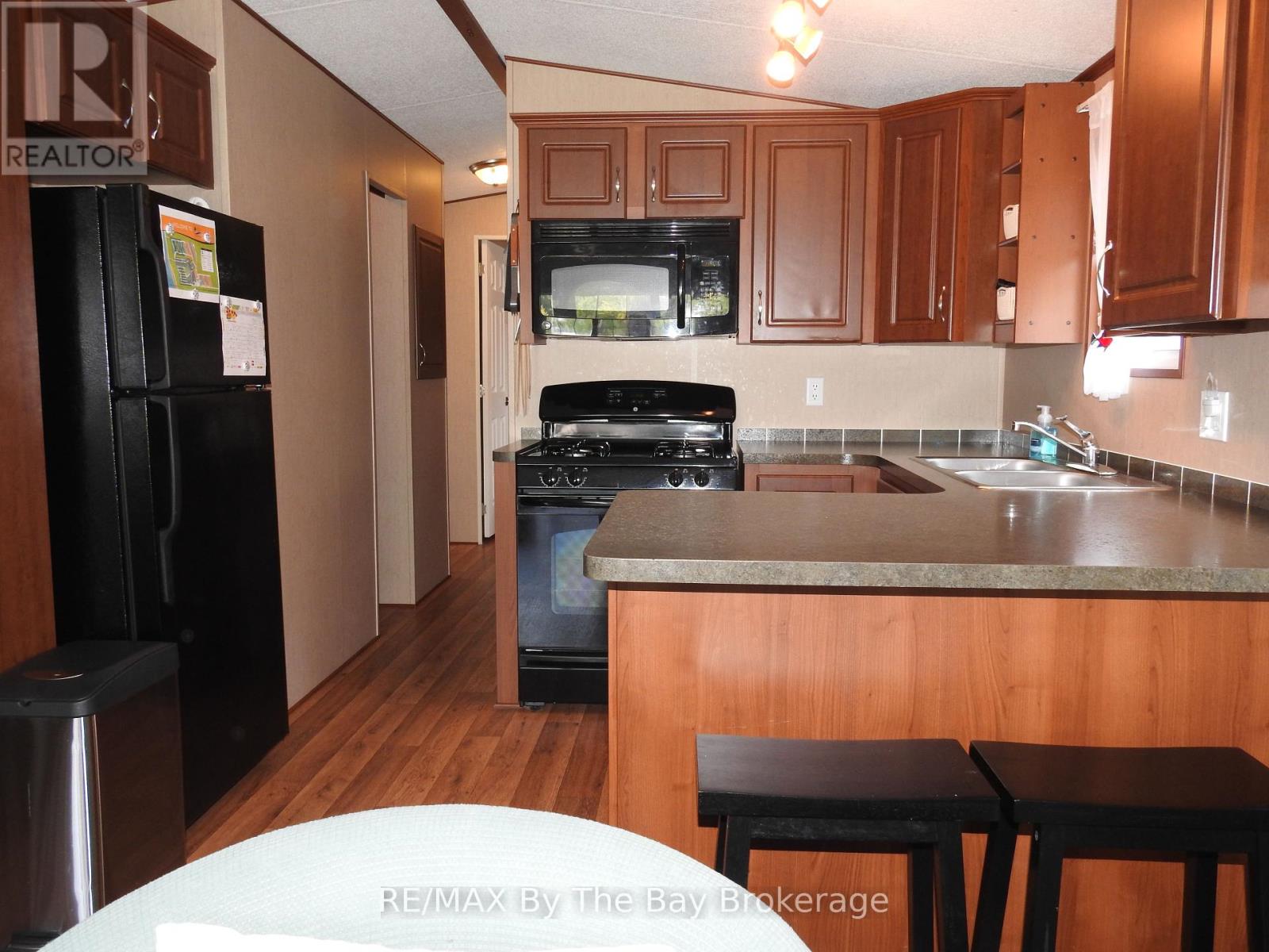 10 Chippewa Trail, Wasaga Beach, Ontario  L9Z 1X7 - Photo 9 - S12327134
