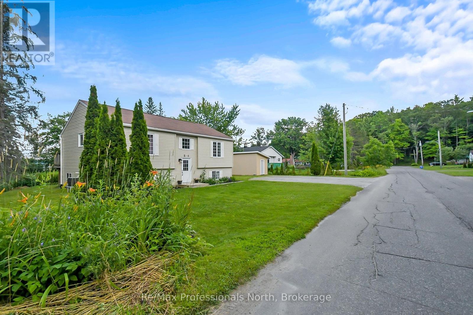 210 Mcpherson Street, Gravenhurst, Ontario  P1P 1R2 - Photo 28 - X12327140