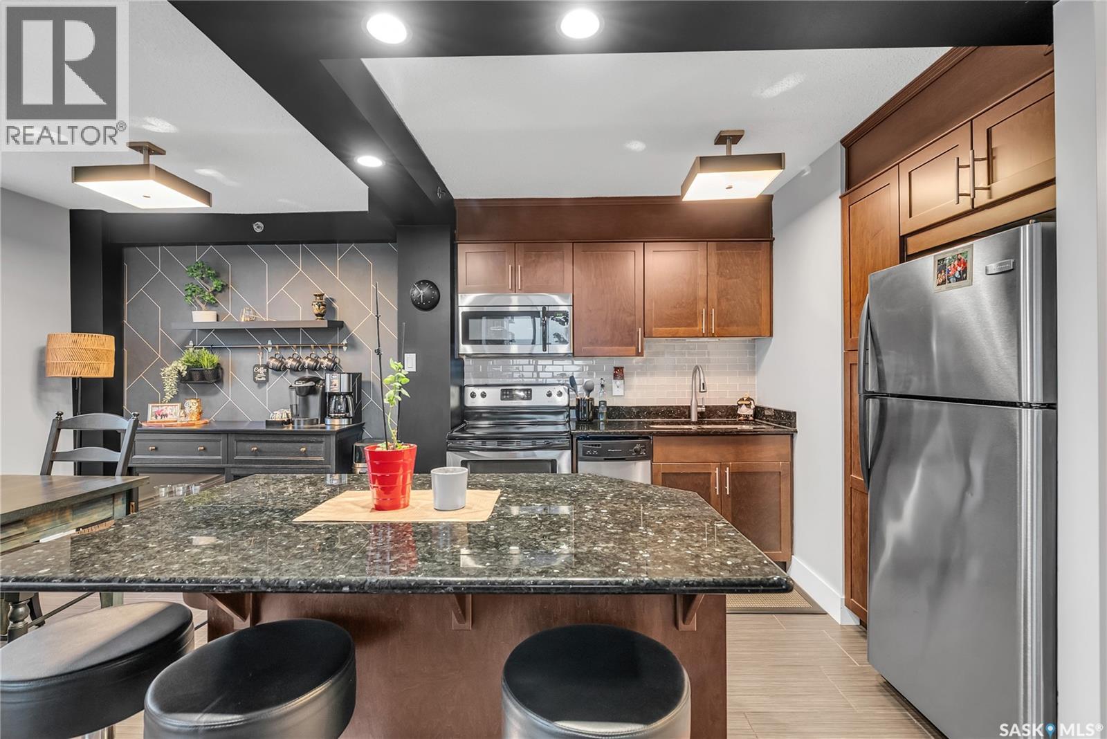 Property at 1406 320 5th AVENUE N image 3