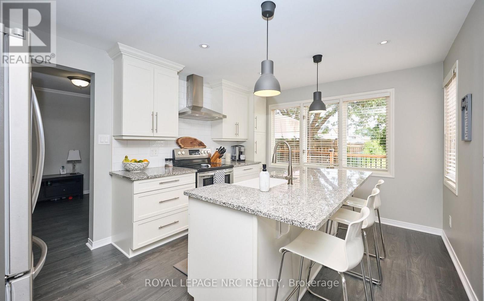 26 Elderwood Drive, St. Catharines, Ontario  L2S 3E5 - Photo 6 - X12309336