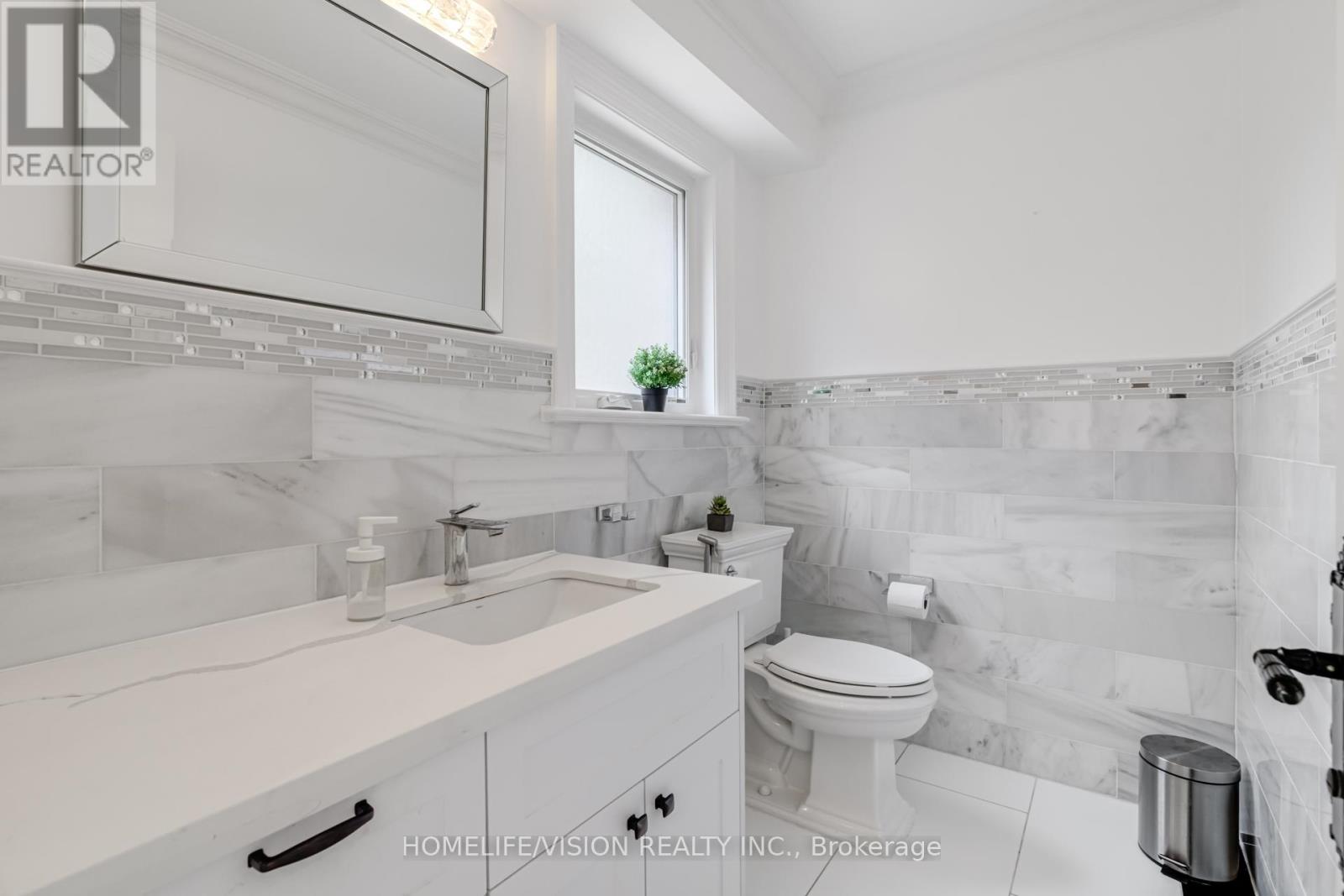 28 Moore Park Avenue, Toronto, Ontario  M2M 1M9 - Photo 17 - C12327024