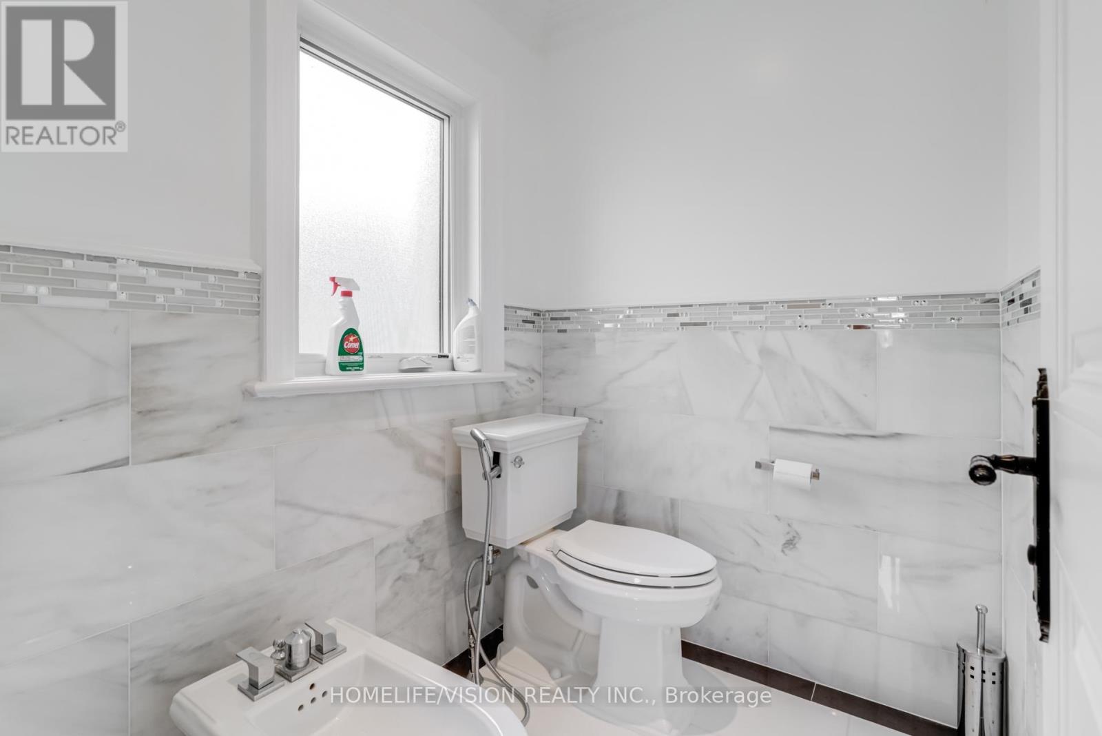 28 Moore Park Avenue, Toronto, Ontario  M2M 1M9 - Photo 30 - C12327024