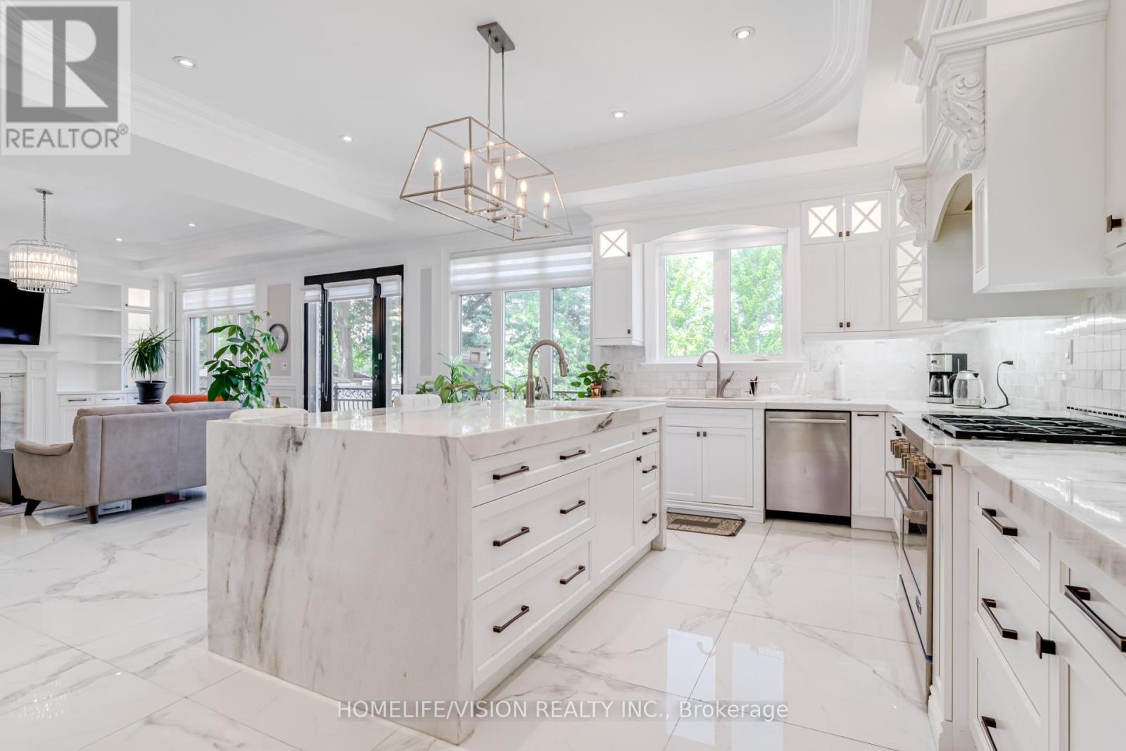 28 Moore Park Avenue, Toronto, Ontario  M2M 1M9 - Photo 9 - C12327024