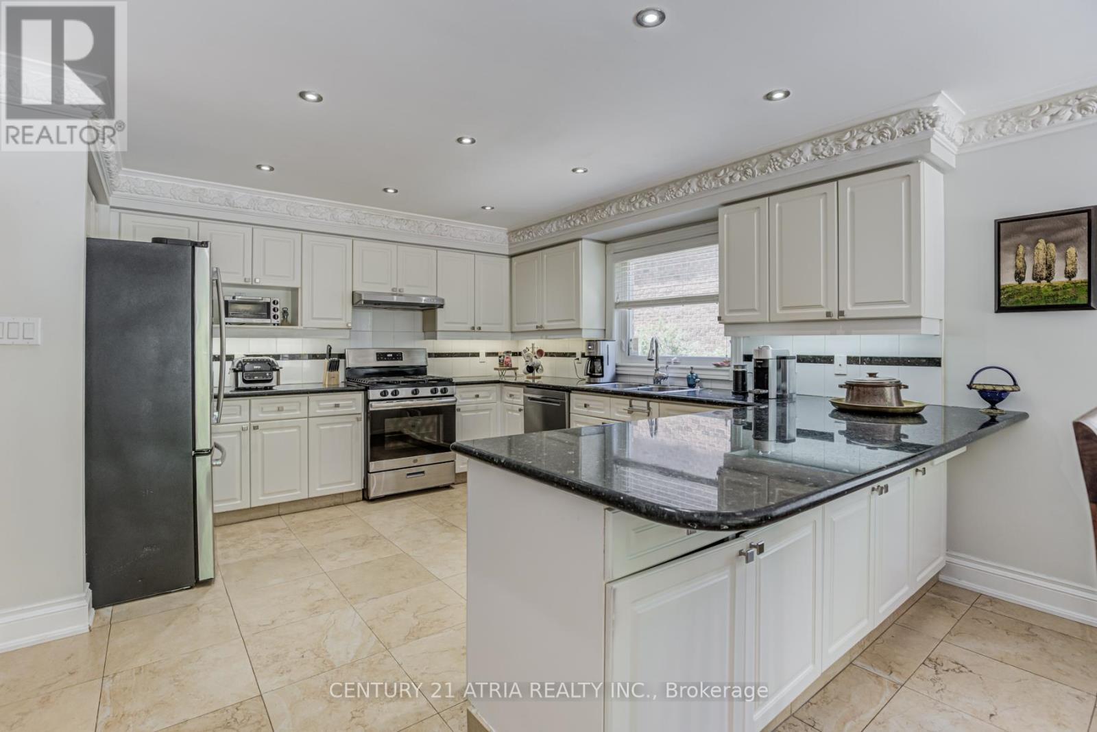 331 Binns Avenue, Newmarket, Ontario  L3X 1T6 - Photo 12 - N12327111