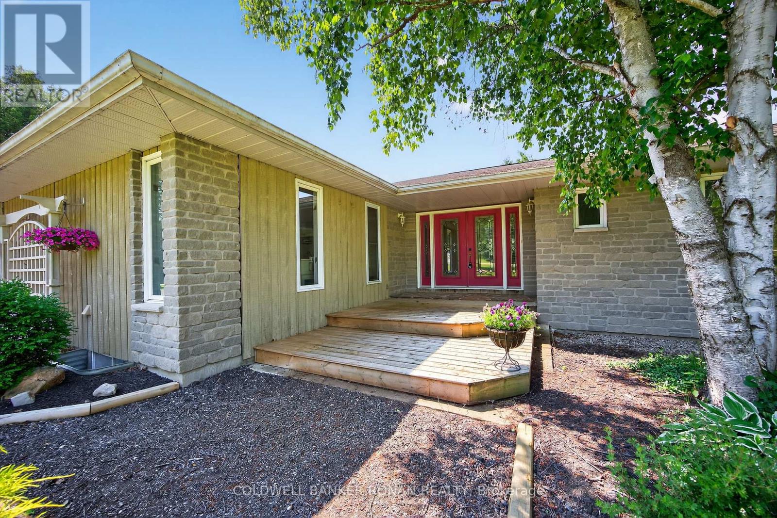 10 Margaret Avenue, Adjala-Tosorontio, Ontario  L0M 1J0 - Photo 2 - N12327212