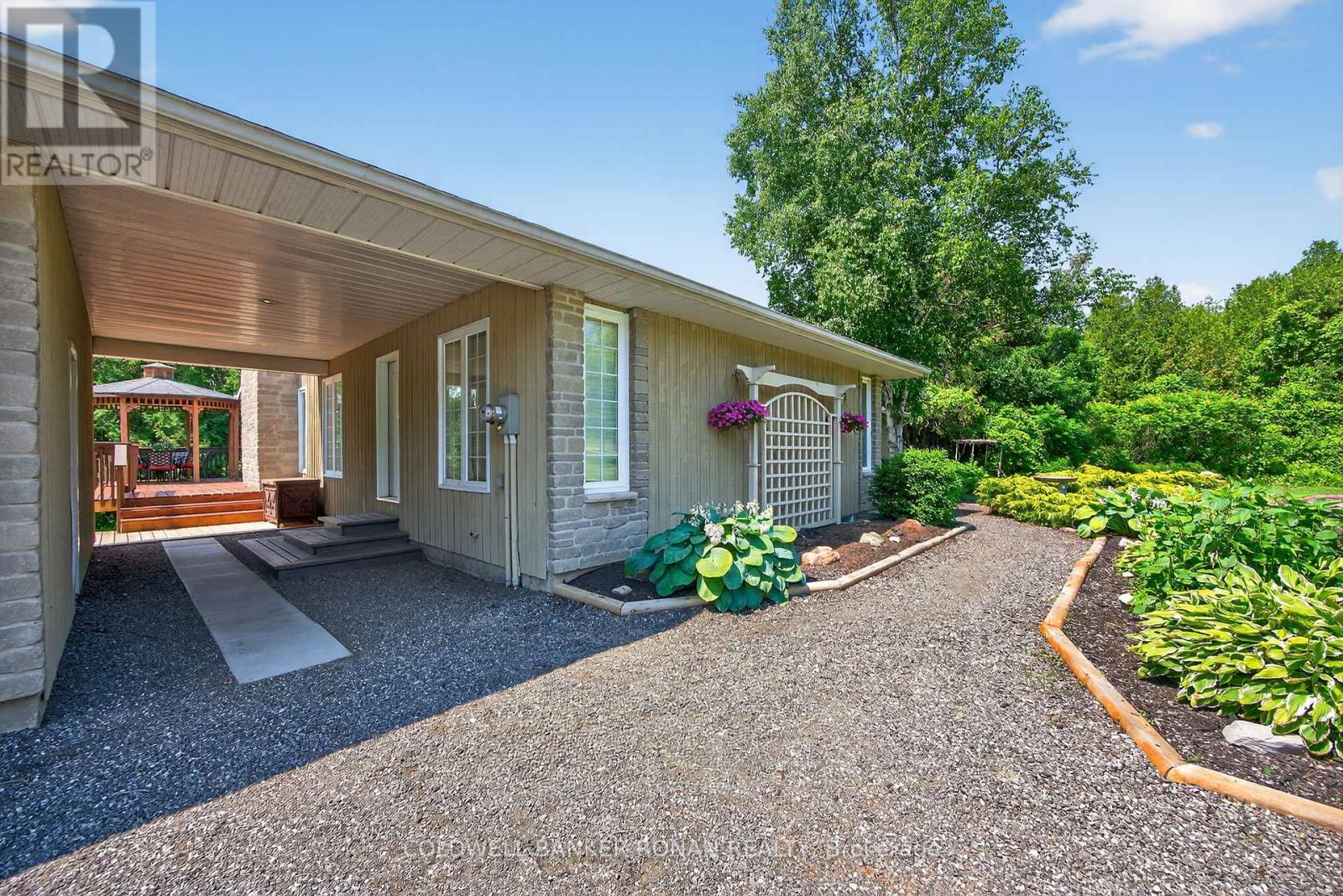 10 Margaret Avenue, Adjala-Tosorontio, Ontario  L0M 1J0 - Photo 3 - N12327212