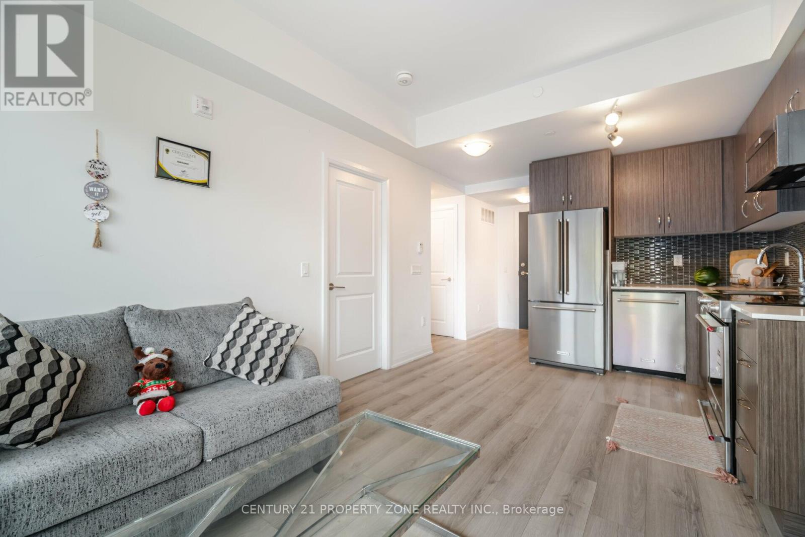 263 - 65 Attmar Drive, Brampton, Ontario  L6P 0Y6 - Photo 7 - W12327005