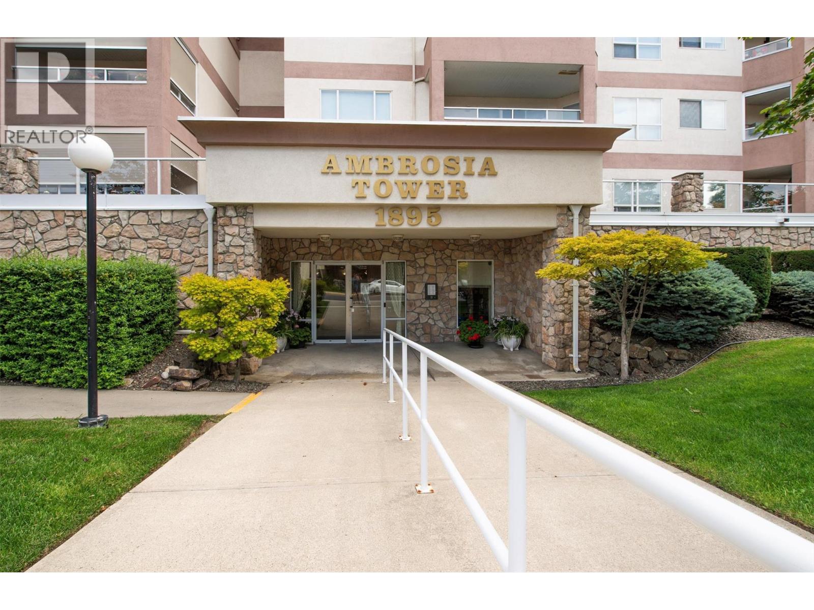 1895 Ambrosi Road Unit# 504 Kelowna Photo 4