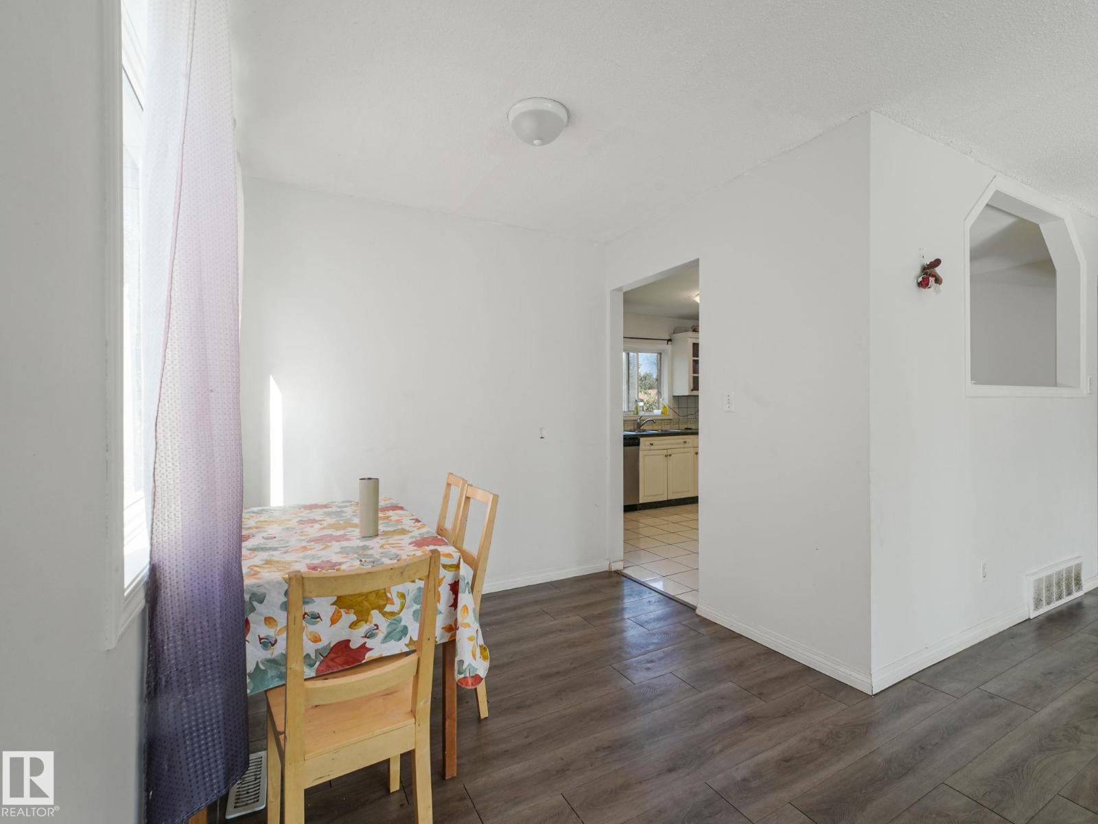 Property at 3432 60 ST NW image 3