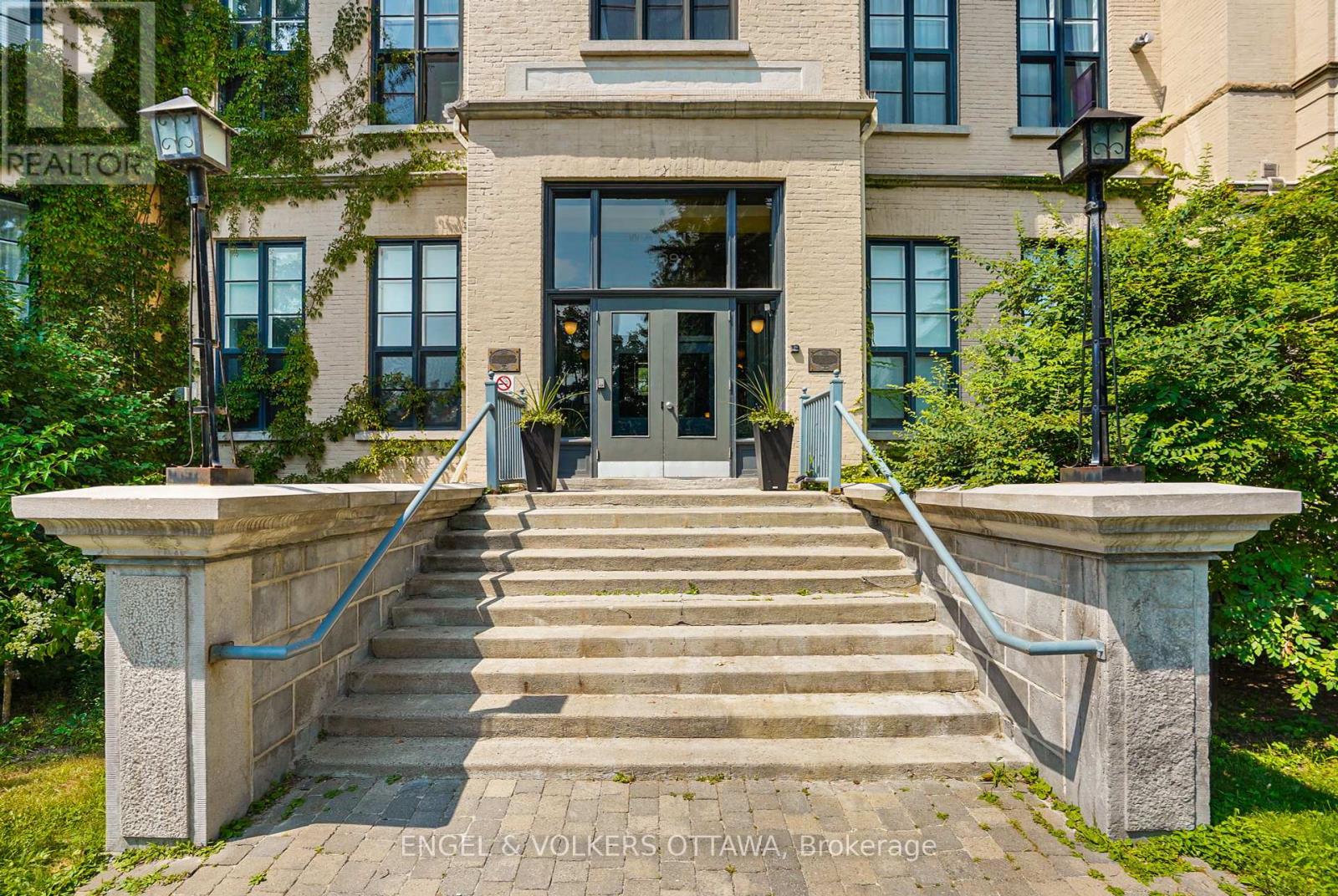 206 - 589 Rideau Street, Ottawa, Ontario  K1N 6A1 - Photo 2 - X12327429