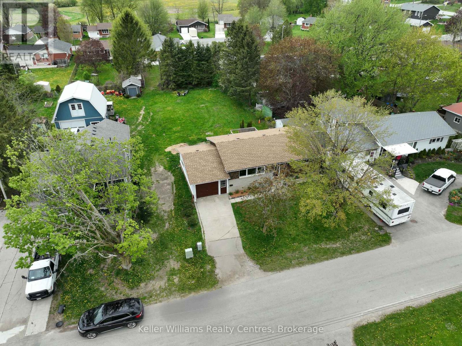 78 Elgin Avenue, Arran-Elderslie, Ontario  N0H 2N0 - Photo 4 - X12153809