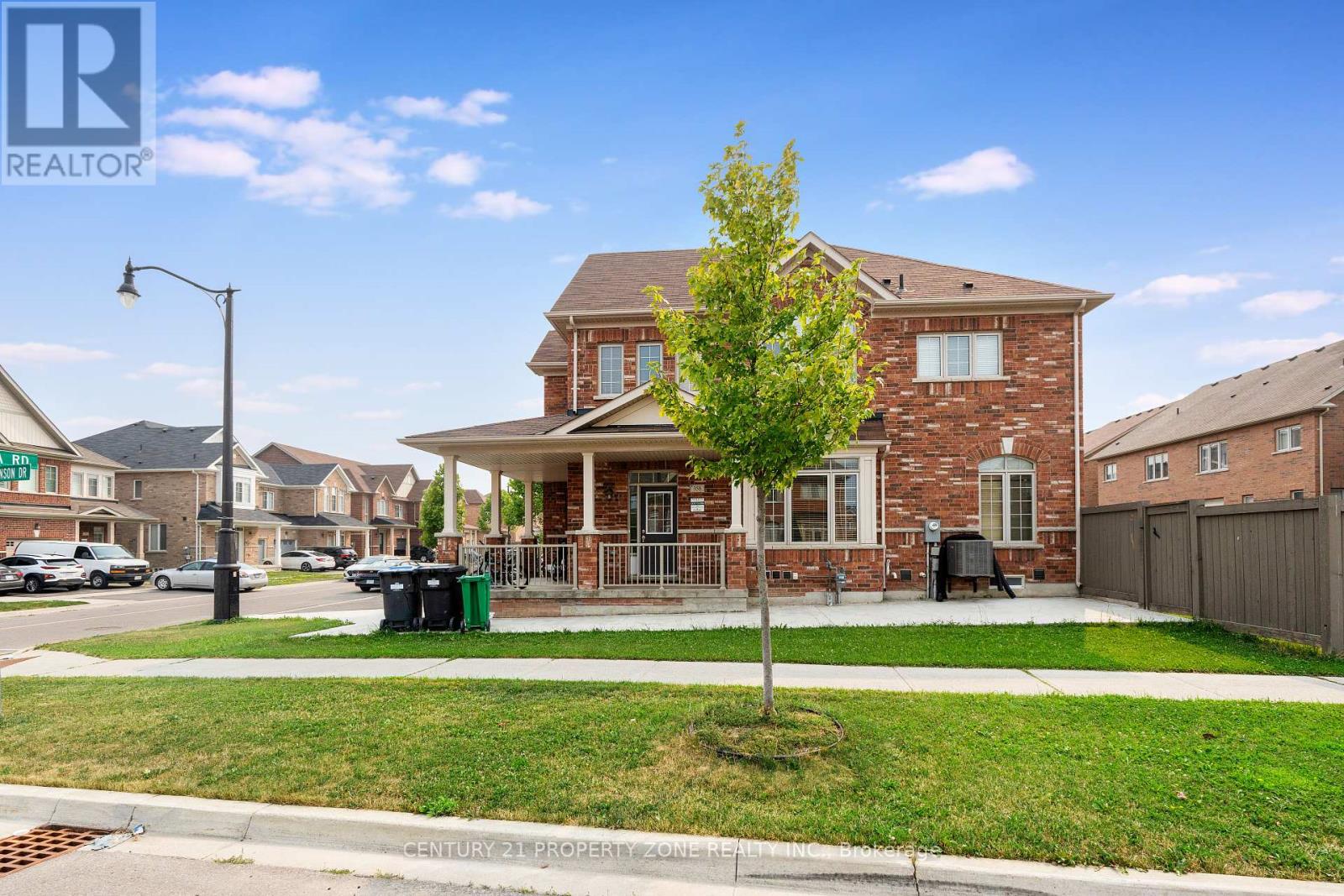 358 Robert Parkinson Drive, Brampton, Ontario  L7A 4C5 - Photo 4 - W12327293