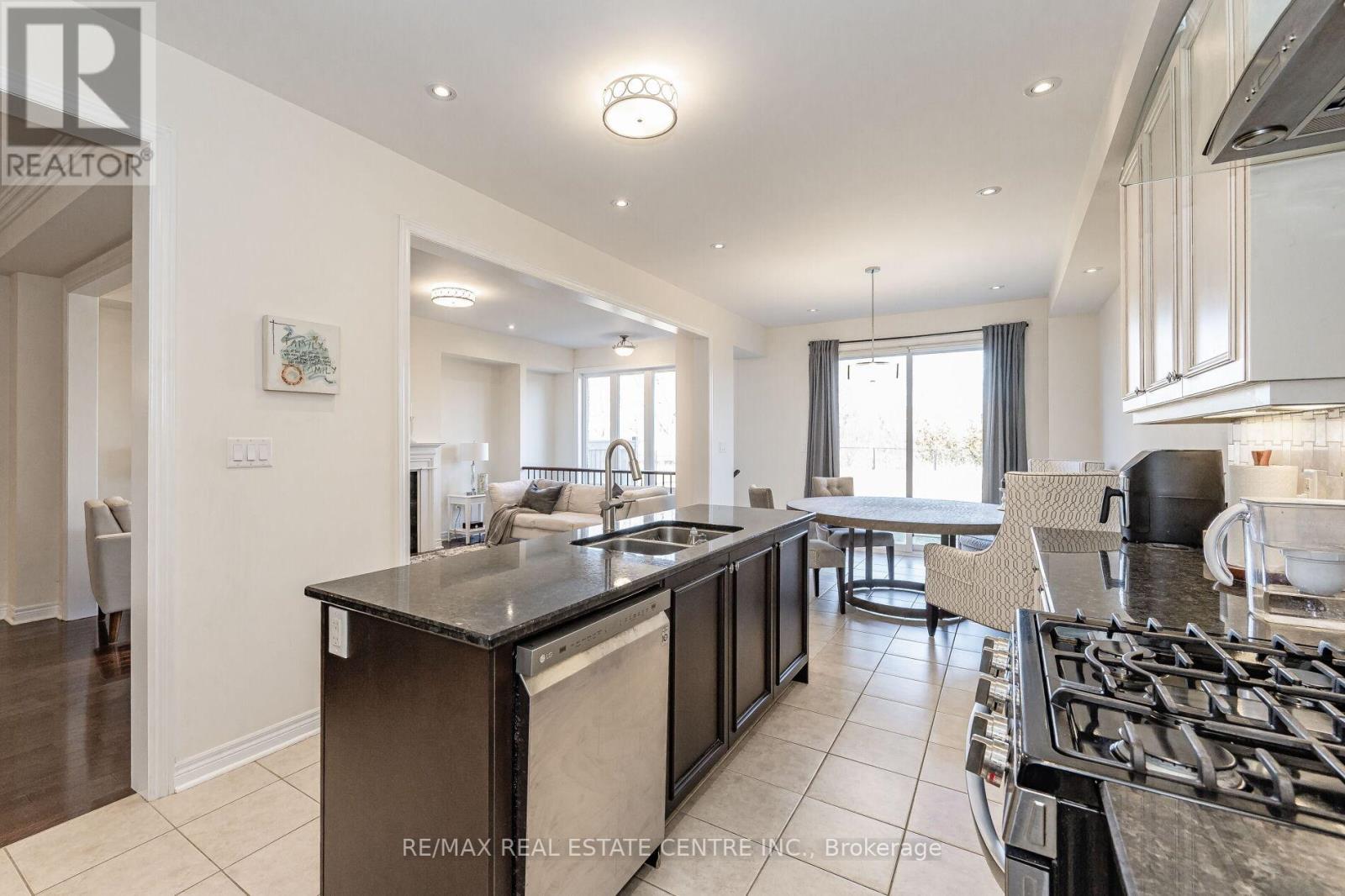 2453 Village Common, Oakville, Ontario  L6M 0S2 - Photo 10 - W12327321