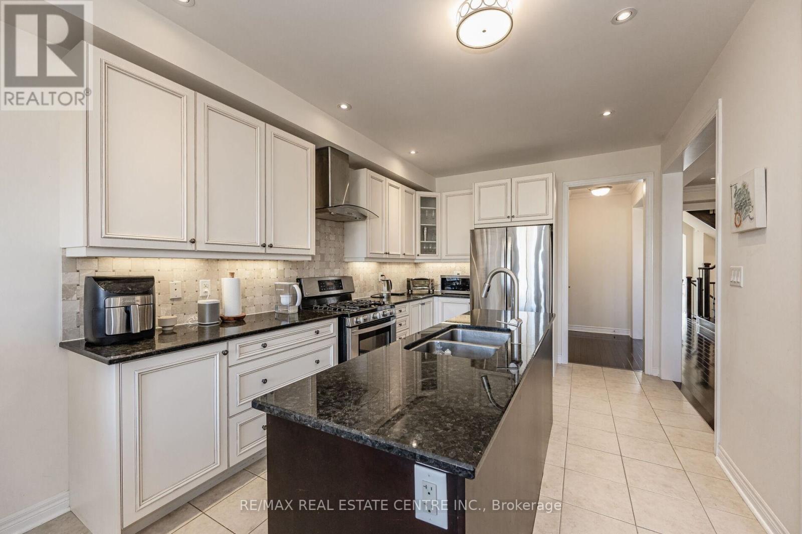 2453 Village Common, Oakville, Ontario  L6M 0S2 - Photo 12 - W12327321