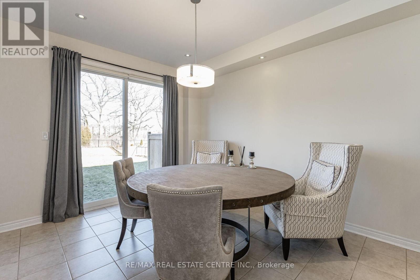 2453 Village Common, Oakville, Ontario  L6M 0S2 - Photo 13 - W12327321