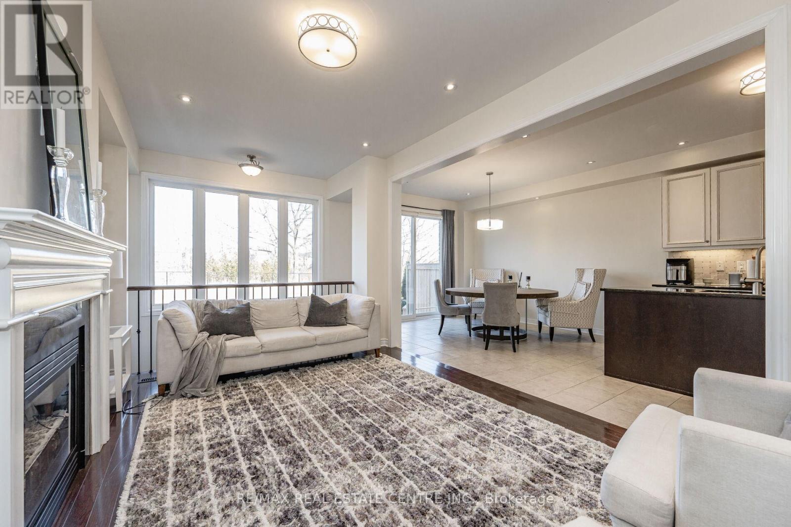 2453 Village Common, Oakville, Ontario  L6M 0S2 - Photo 16 - W12327321