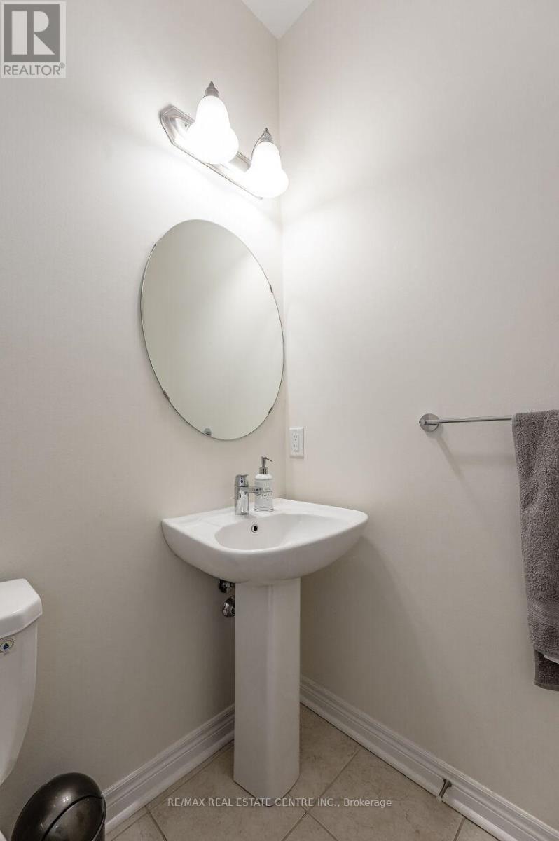 2453 Village Common, Oakville, Ontario  L6M 0S2 - Photo 18 - W12327321