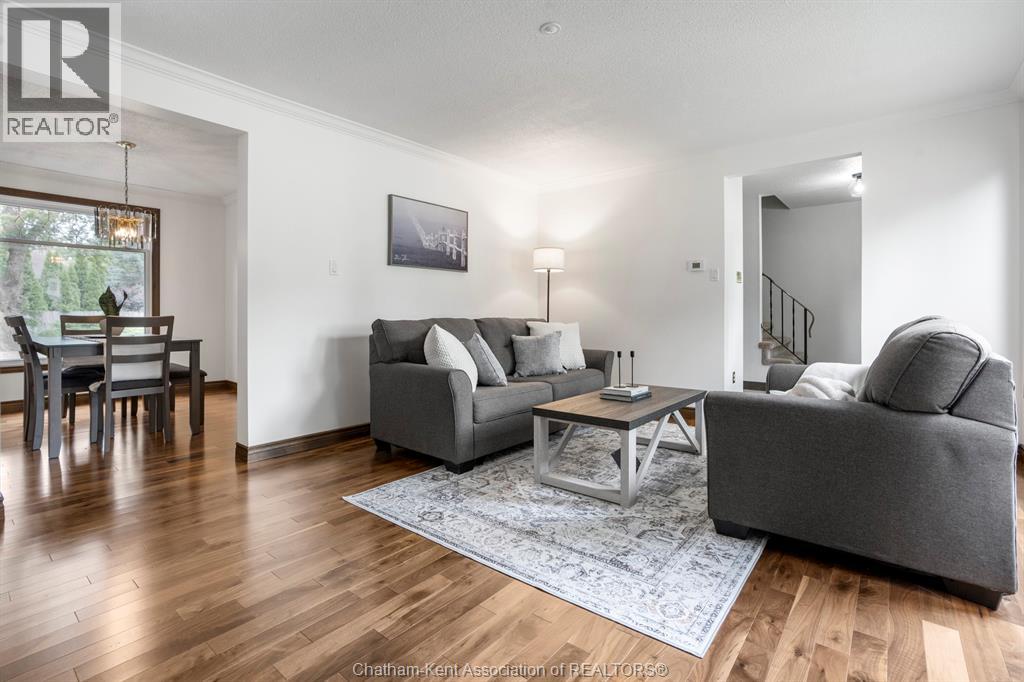 Property at 44 Pamela CRESCENT image 2