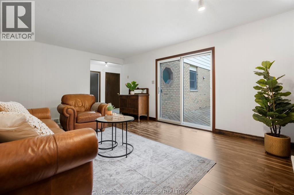 Property at 44 Pamela CRESCENT image 4