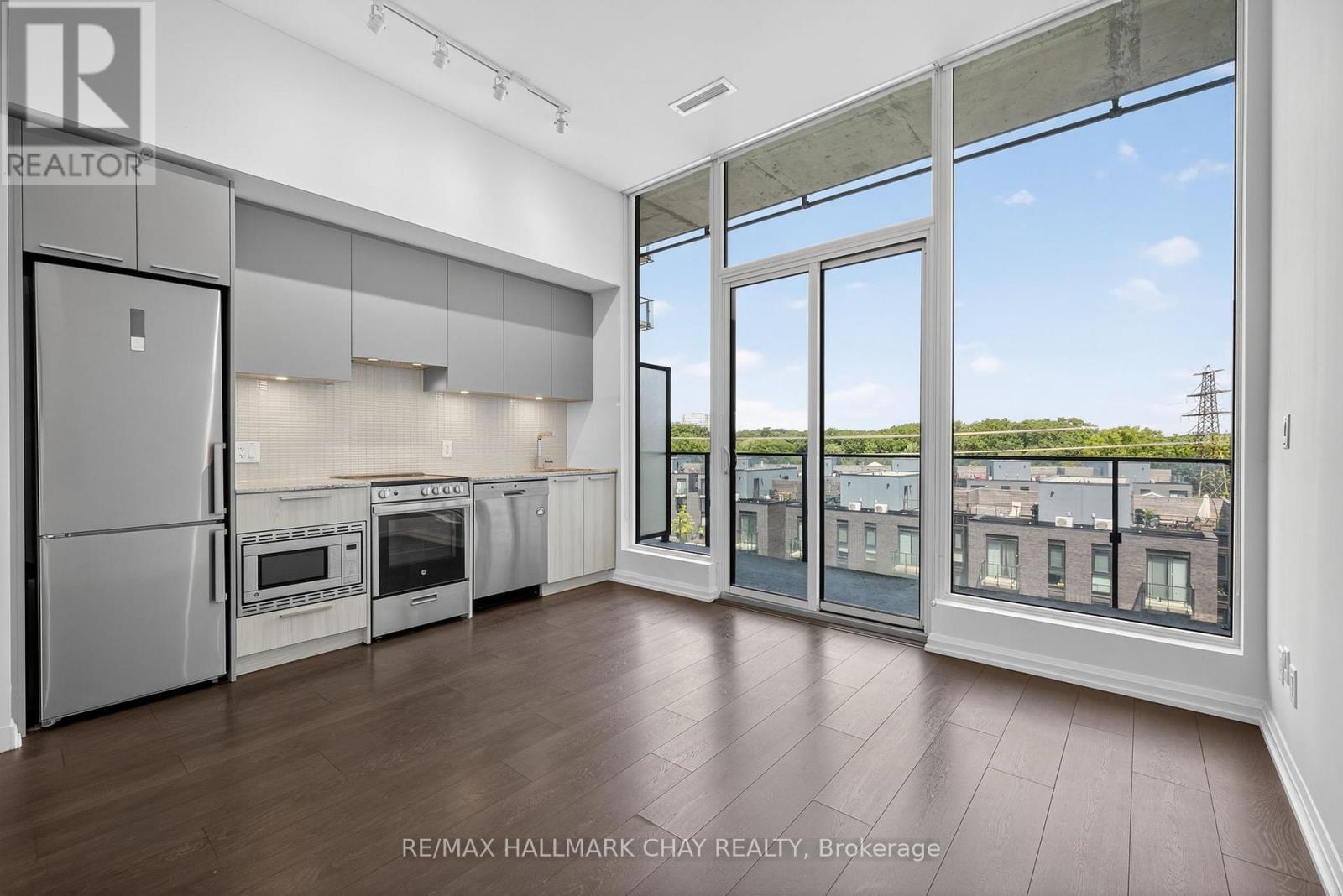 Property at 522 - 4208 DUNDAS STREET W image 1