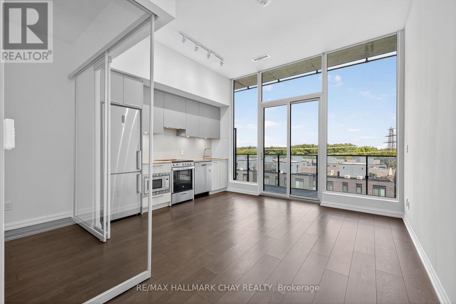 Property at 522 - 4208 DUNDAS STREET W image 3
