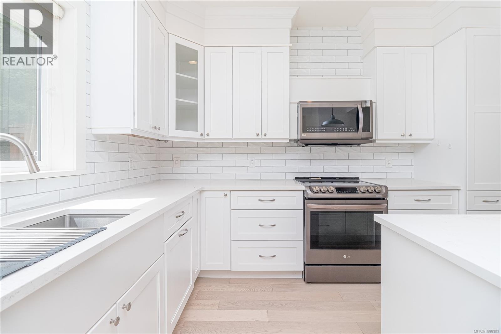 Property at 4619 Mallard Way image 3