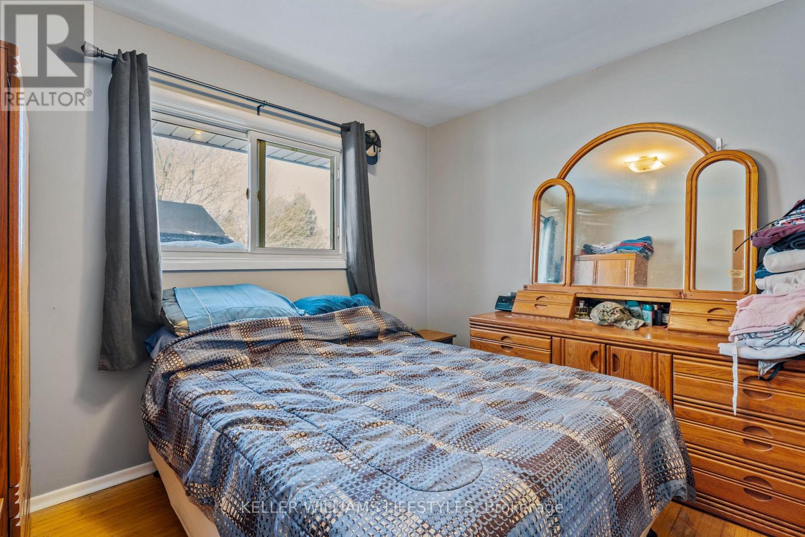 48 Honeysuckle Crescent, London East, Ontario  N5Y 4P4 - Photo 15 - X12327604