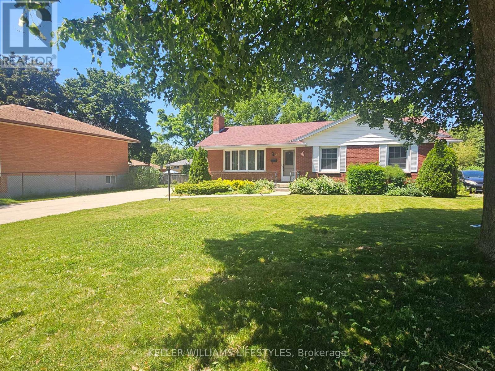 48 Honeysuckle Crescent, London East, Ontario  N5Y 4P4 - Photo 2 - X12327604