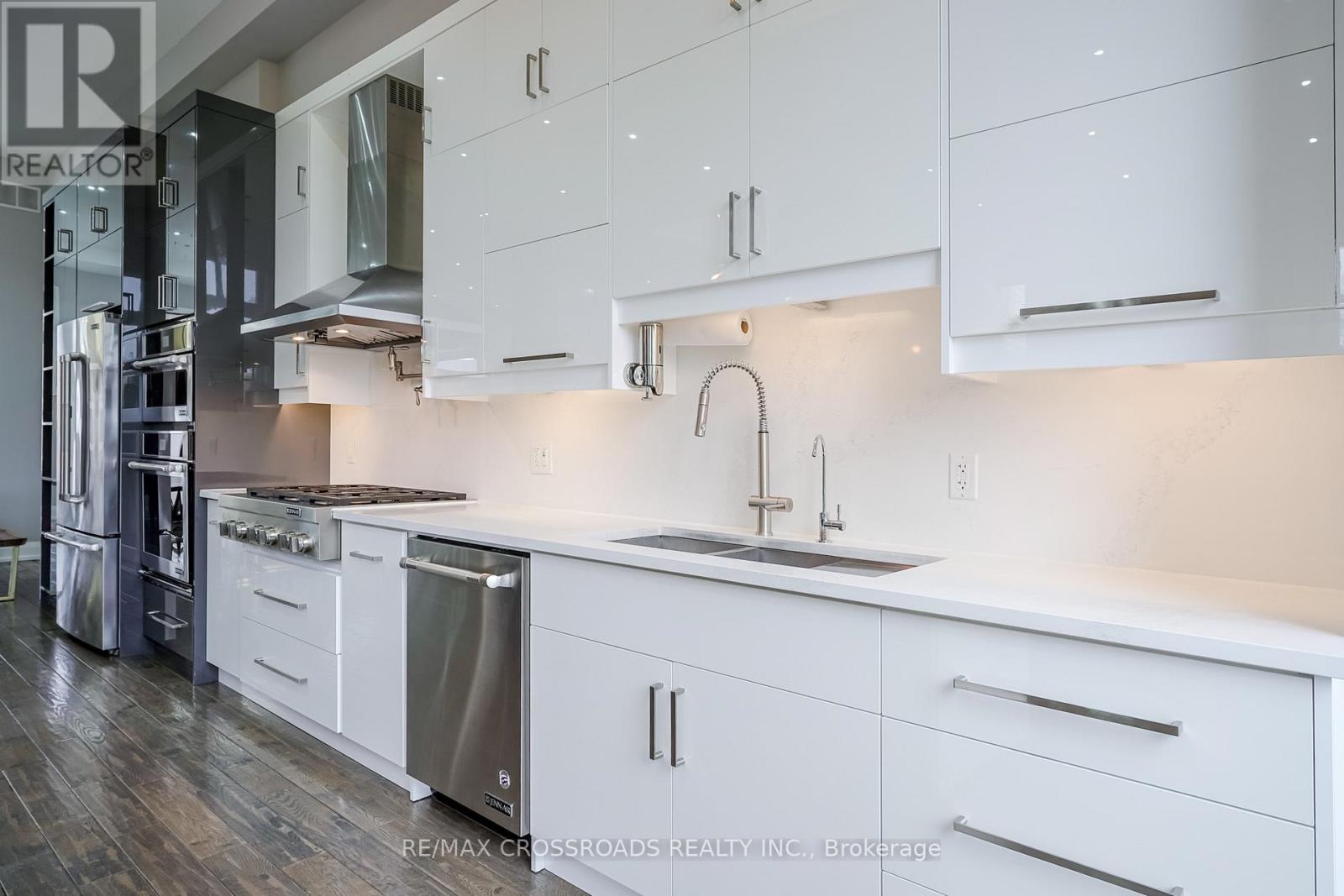 1a Roblin Avenue, Toronto, Ontario  M4C 3P7 - Photo 11 - E12327350