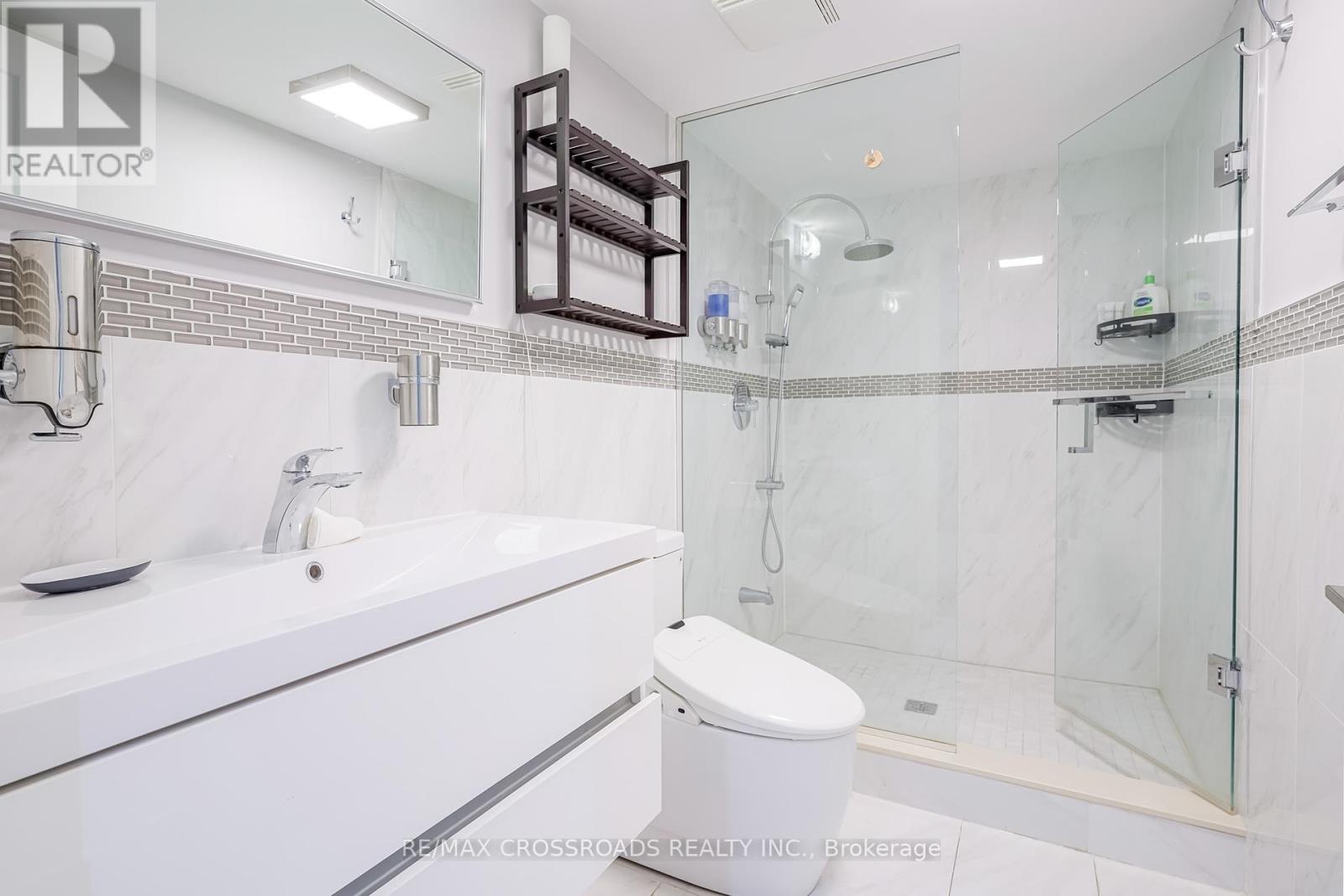 1a Roblin Avenue, Toronto, Ontario  M4C 3P7 - Photo 40 - E12327350