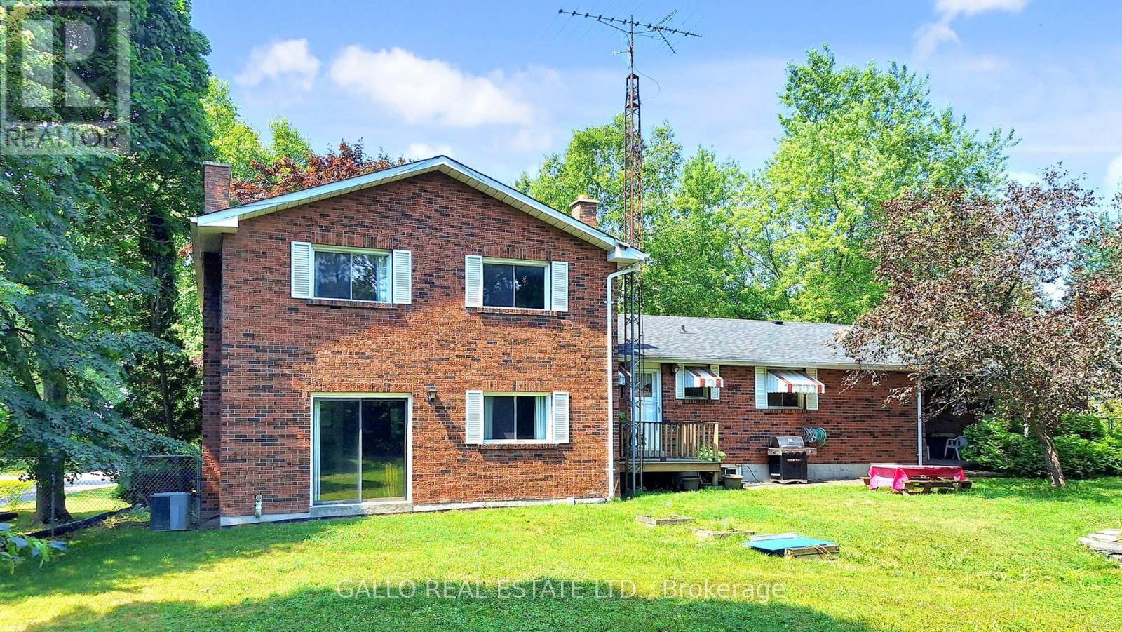 5 Thornbay Drive, Whitchurch-Stouffville, Ontario  L4A 7X3 - Photo 32 - N12327363