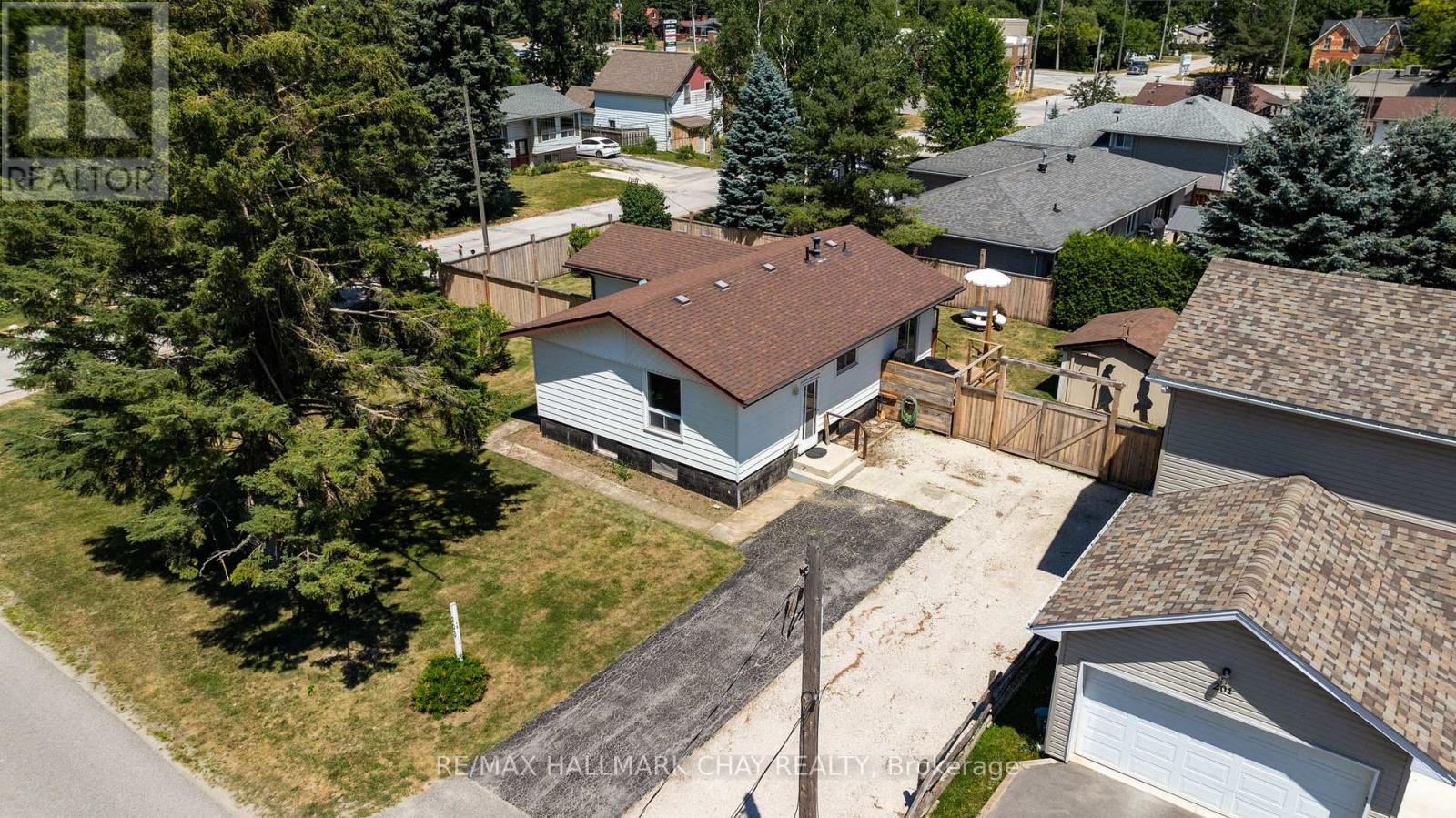 Property at 203 SUTHERLAND STREET N image 1