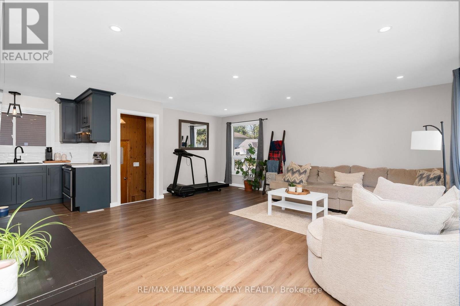 203 Sutherland Street N, Clearview, Ontario  L0M 1S0 - Photo 10 - S12327382