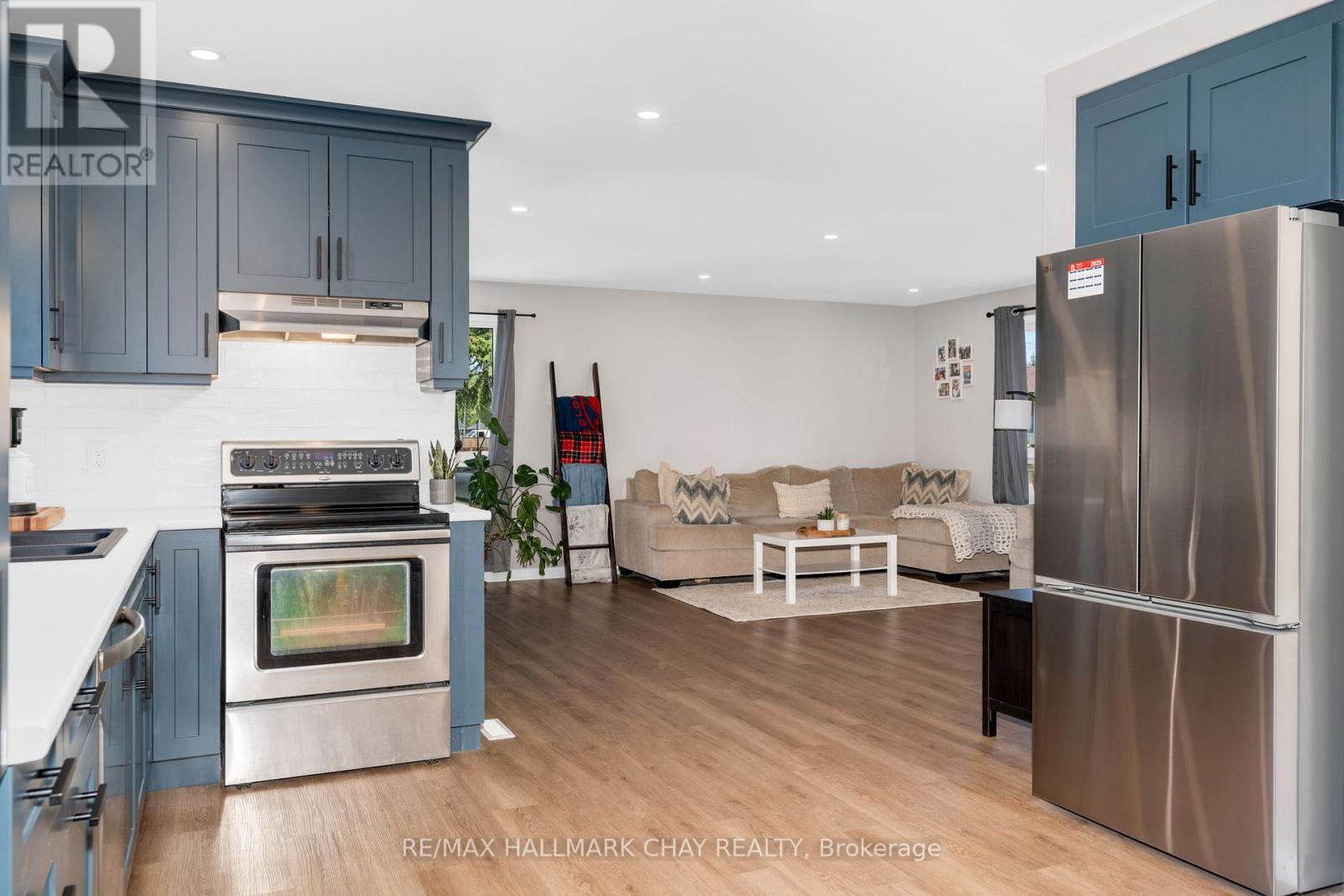 203 Sutherland Street N, Clearview, Ontario  L0M 1S0 - Photo 14 - S12327382