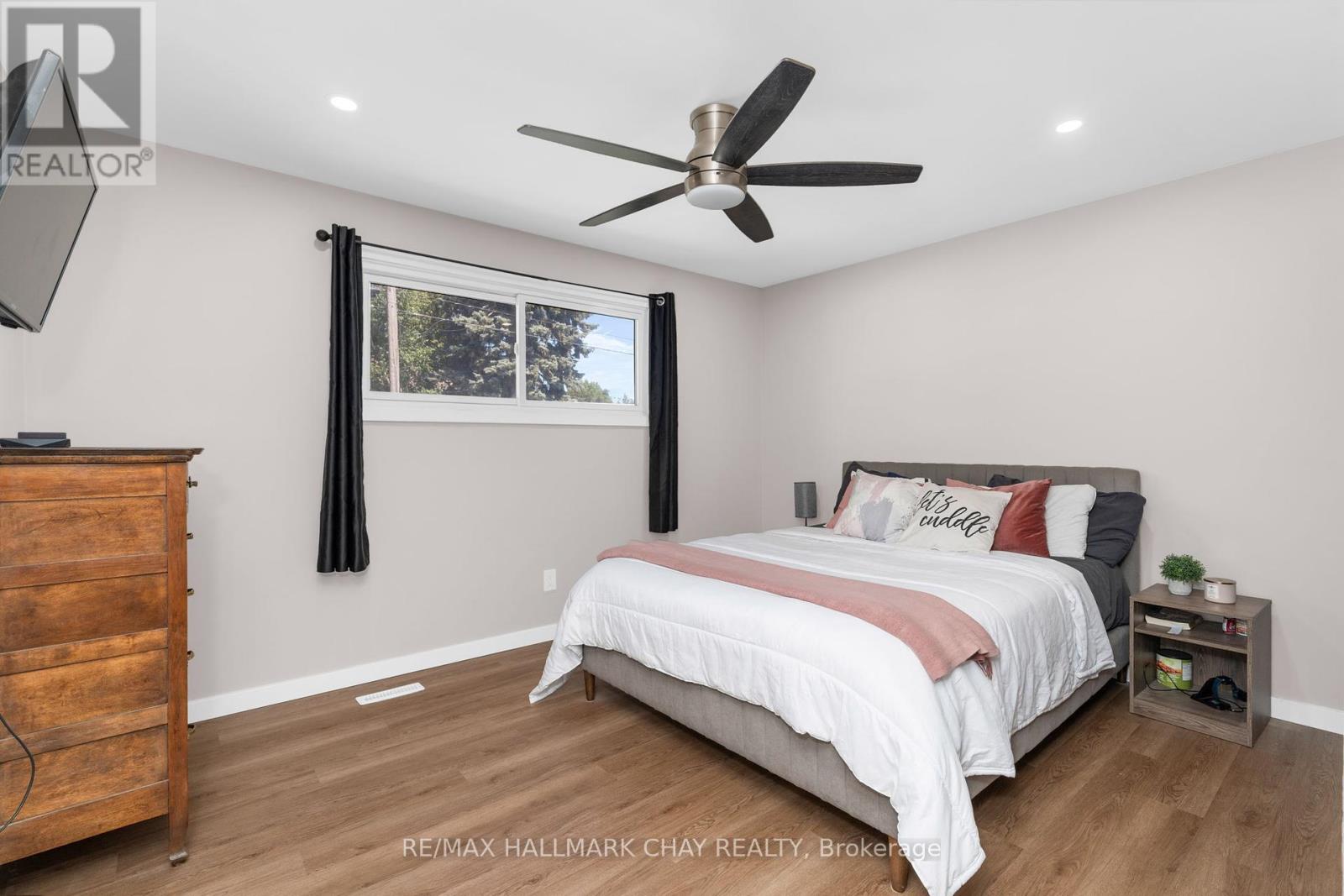 203 Sutherland Street N, Clearview, Ontario  L0M 1S0 - Photo 17 - S12327382