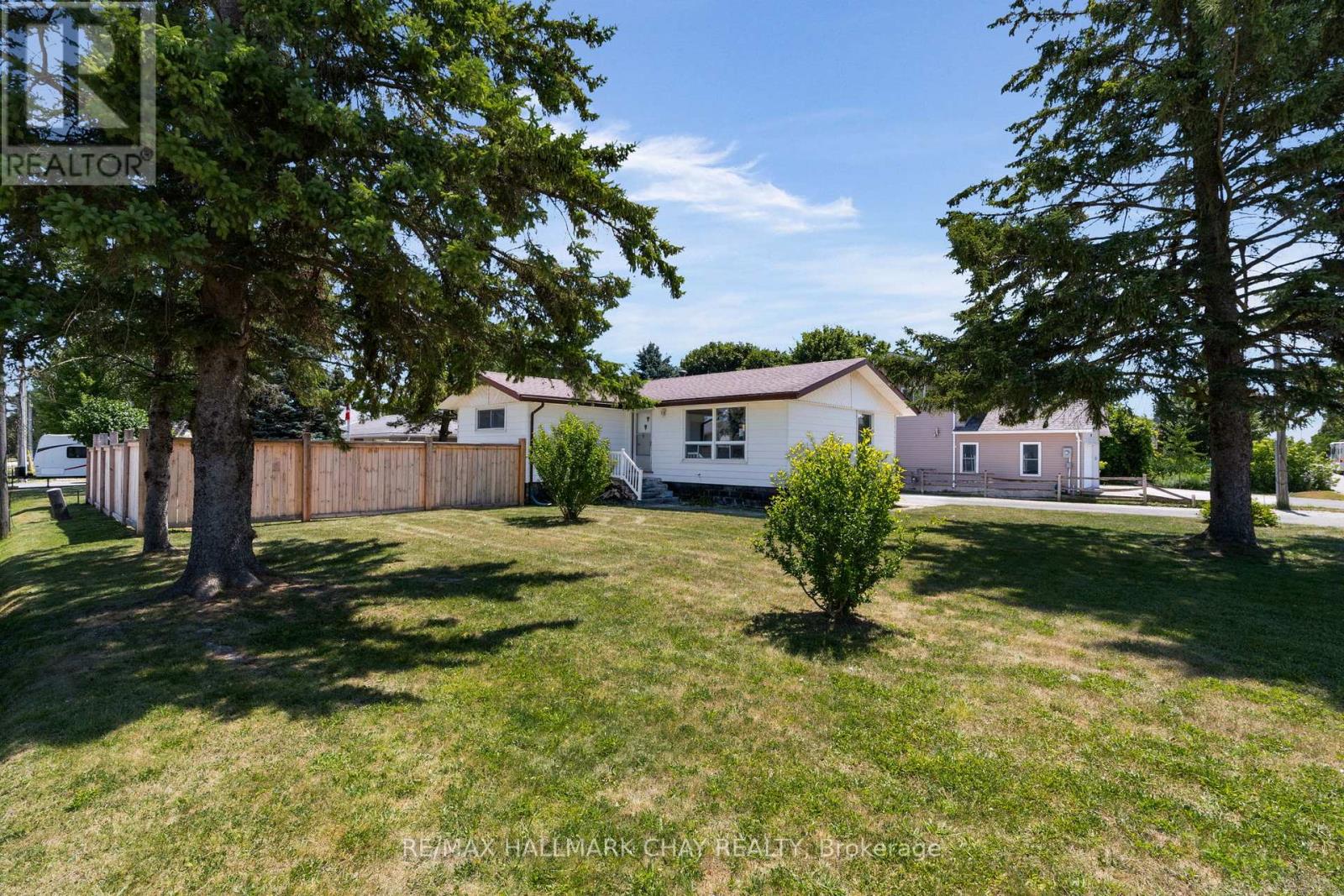 Property at 203 SUTHERLAND STREET N image 2