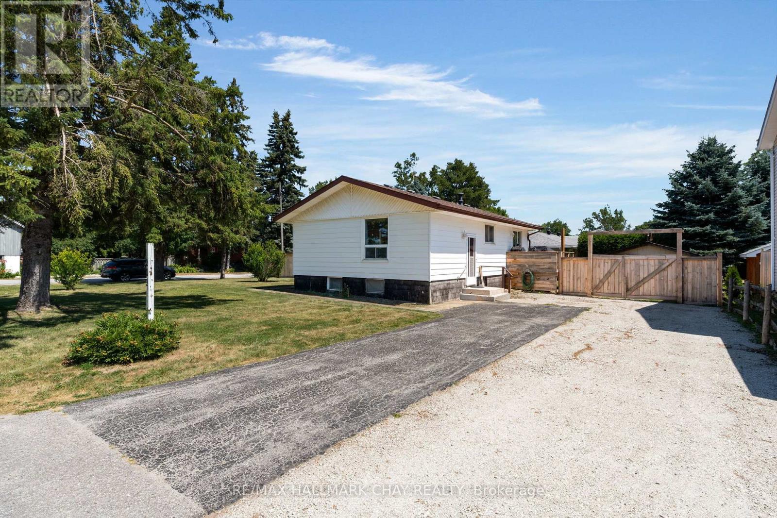 Property at 203 SUTHERLAND STREET N image 4
