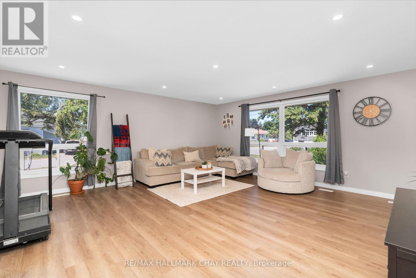 203 Sutherland Street N, Clearview, Ontario  L0M 1S0 - Photo 9 - S12327382